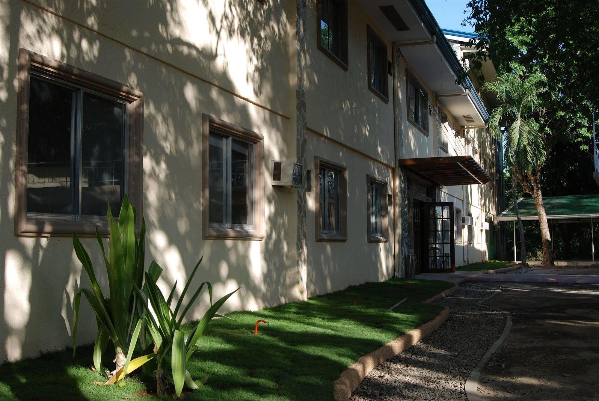 Park Hill Hotel Lapu-Lapu City Exteriör bild